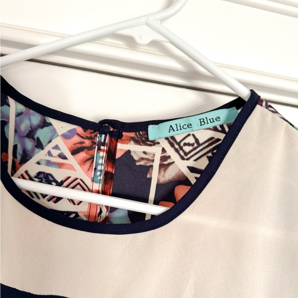 Alice Blue lightweight Blouse - Small - Picture 6 of 7